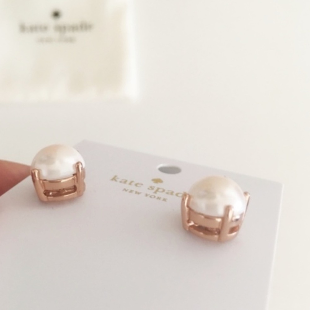 kate spade rose gold pearl studs. - Picture 4 of 5
